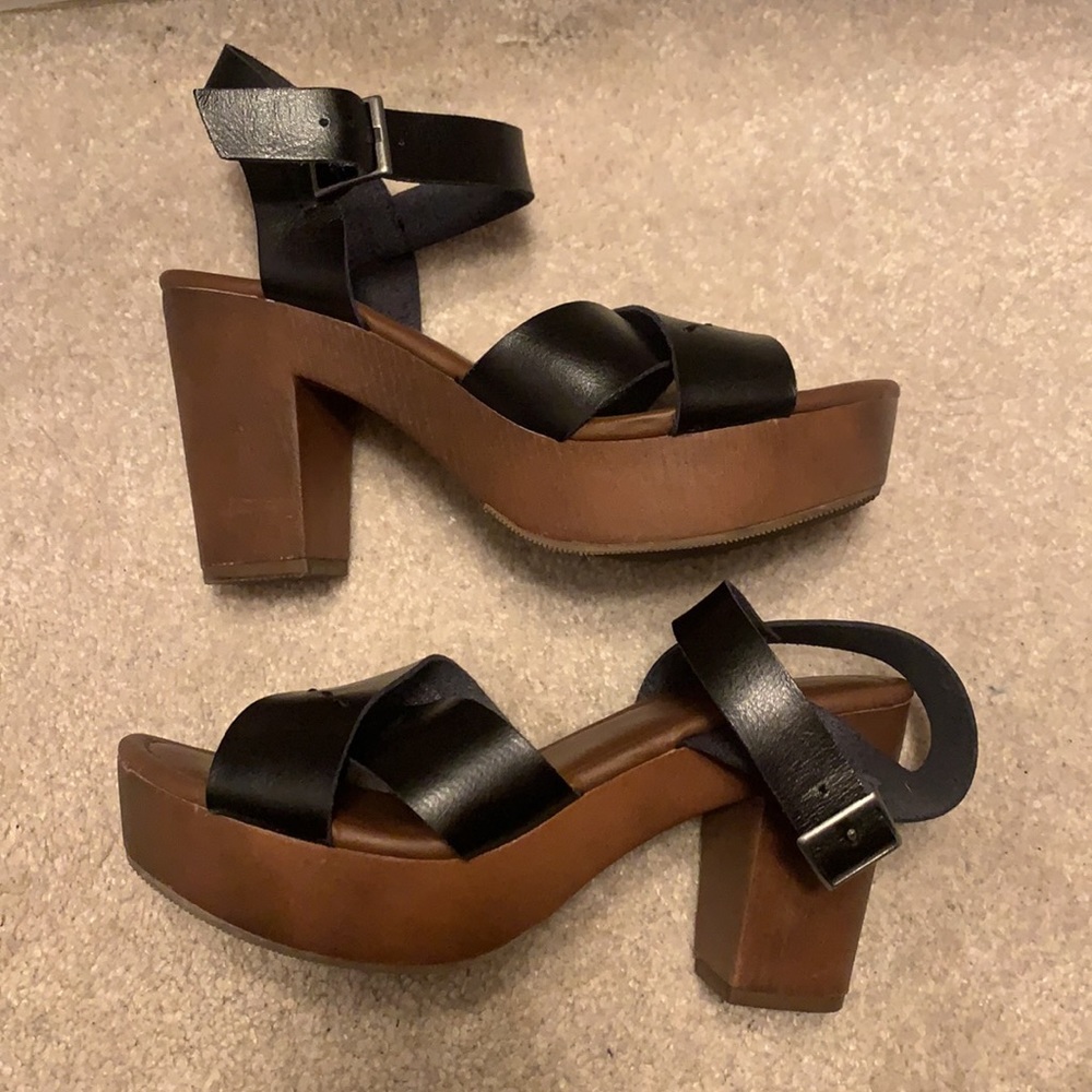 Black platform sandals
